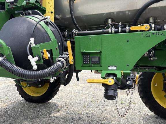 Image of John Deere 412R equipment image 4
