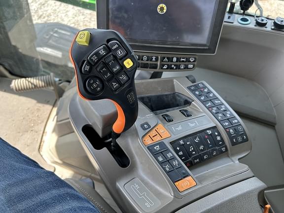 Image of John Deere 412R equipment image 3