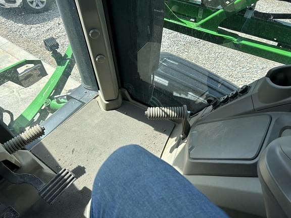 Image of John Deere 412R equipment image 4