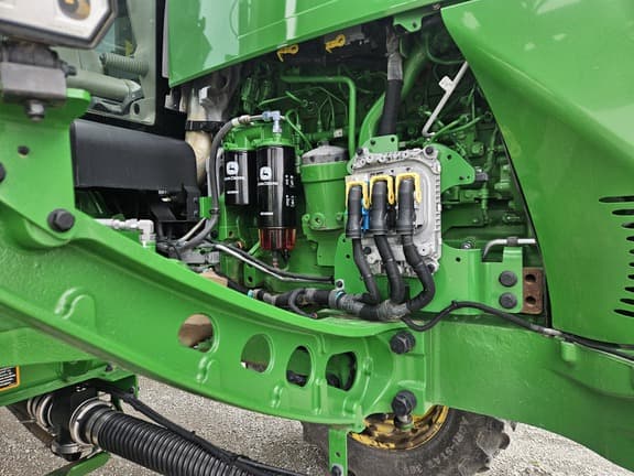 Image of John Deere 412R equipment image 3