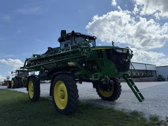 Image of John Deere 412R equipment image 4