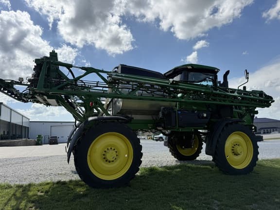 Image of John Deere 412R equipment image 3