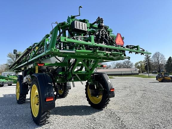 Image of John Deere 412R equipment image 4