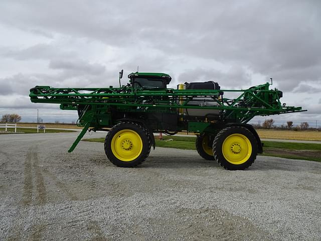 Image of John Deere 412R equipment image 1