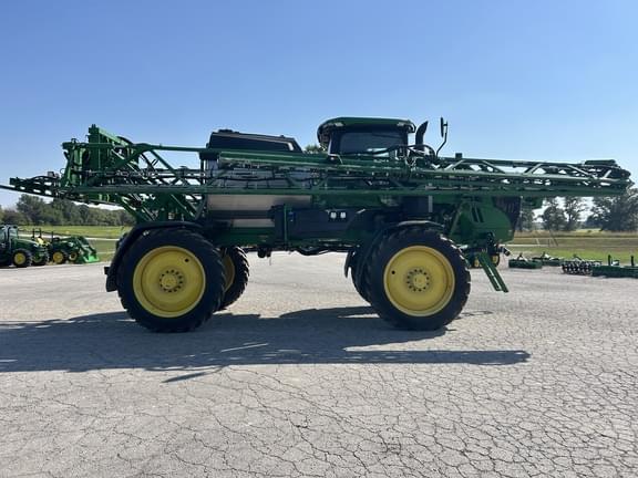 Image of John Deere 412R equipment image 4