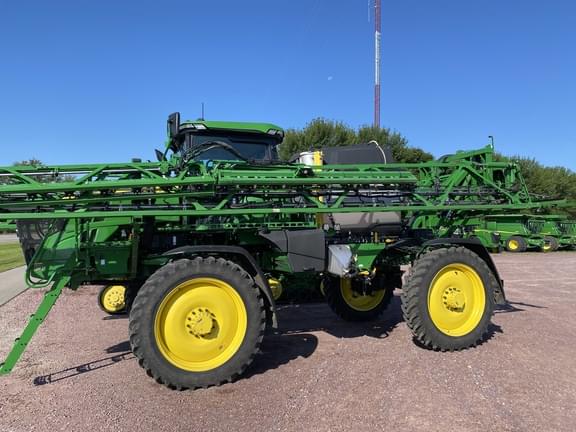 Image of John Deere 412R equipment image 4