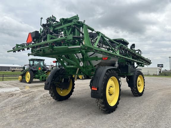 Image of John Deere 412R equipment image 4