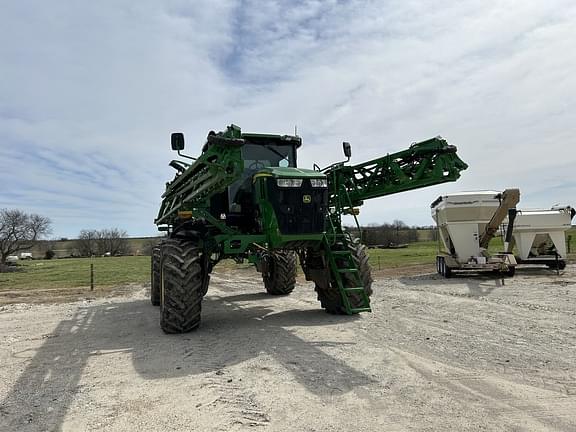 Image of John Deere 412R equipment image 4