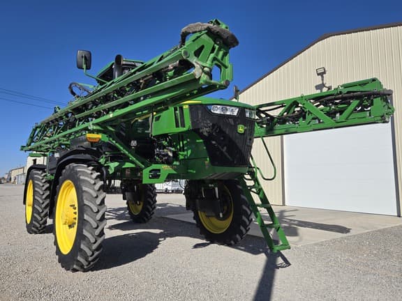 Image of John Deere 412R equipment image 1