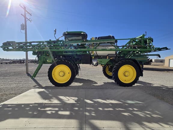 Image of John Deere 412R equipment image 4