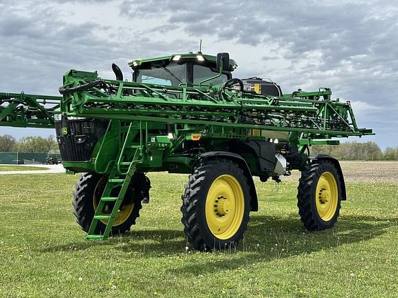 Image of John Deere 412R equipment image 2