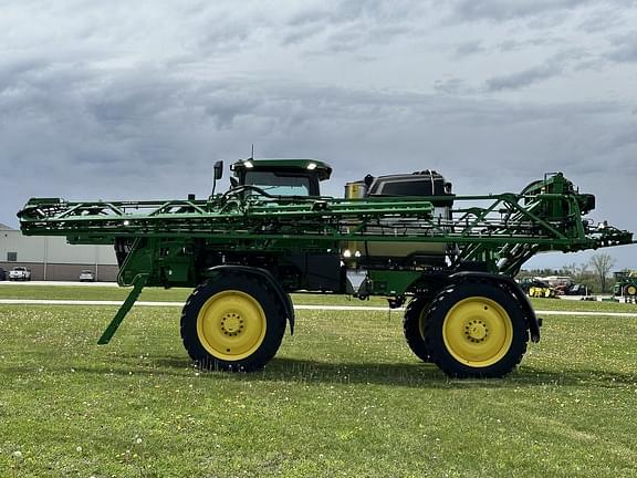 Image of John Deere 412R equipment image 4