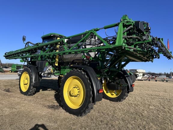Image of John Deere 412R equipment image 3