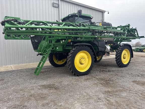 Image of John Deere 412R equipment image 4