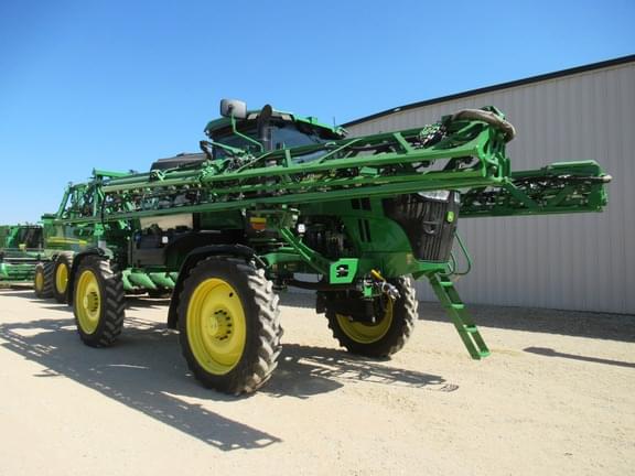 Image of John Deere 412R equipment image 4