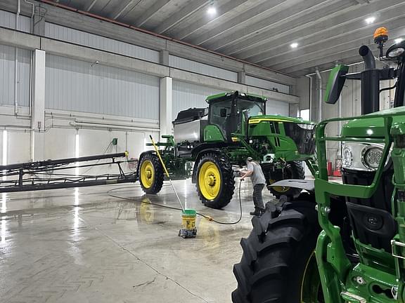 Image of John Deere 412R equipment image 3