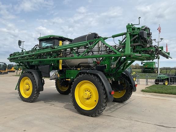 Image of John Deere 412R equipment image 4