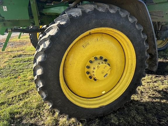 Image of John Deere 412R equipment image 3