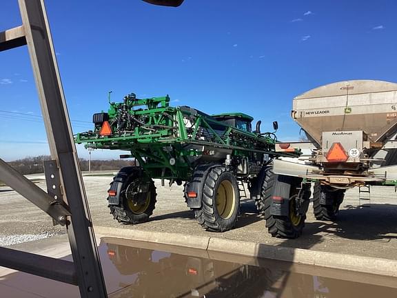 Image of John Deere 412R equipment image 3