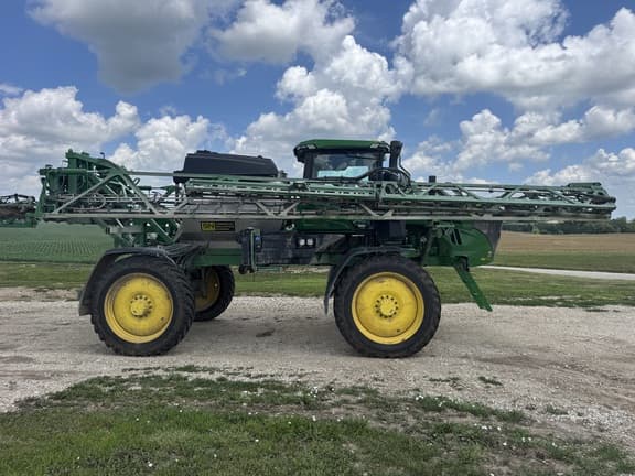 Image of John Deere 412R equipment image 1