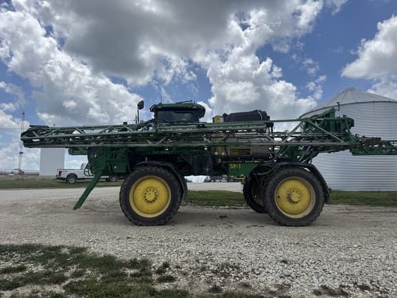 Image of John Deere 412R equipment image 4