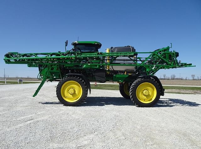 Image of John Deere 412R equipment image 1