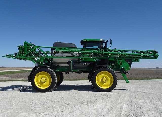 Image of John Deere 412R equipment image 4