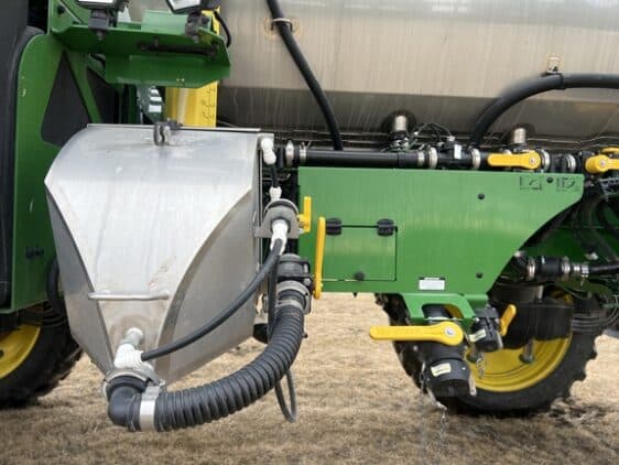 Image of John Deere 412R equipment image 4