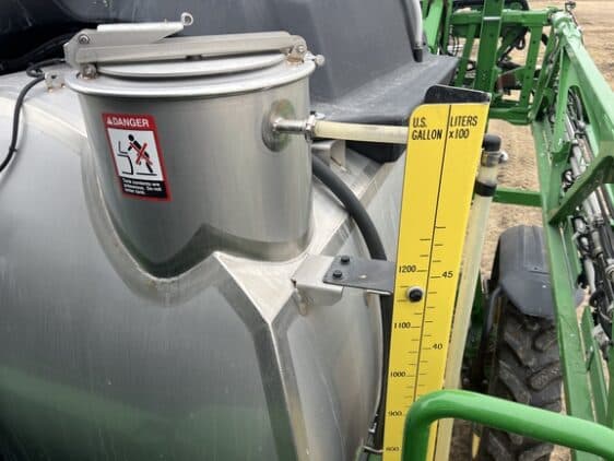 Image of John Deere 412R equipment image 3