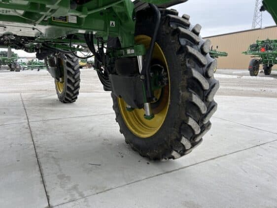 Image of John Deere 412R equipment image 2