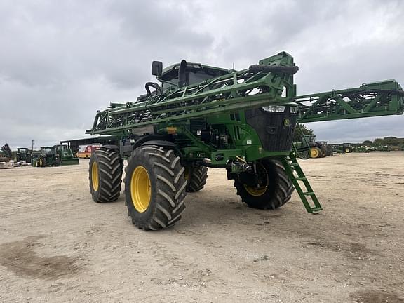 Image of John Deere 412R equipment image 4