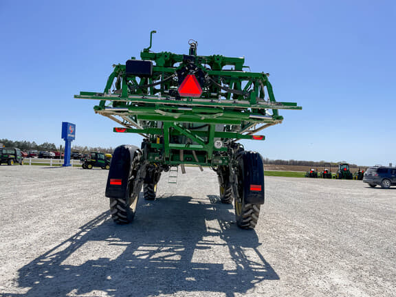 Image of John Deere 412R equipment image 4