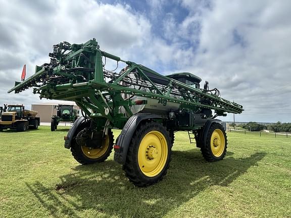Image of John Deere 412R equipment image 4
