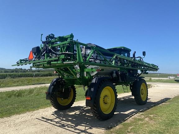 Image of John Deere 412R equipment image 4