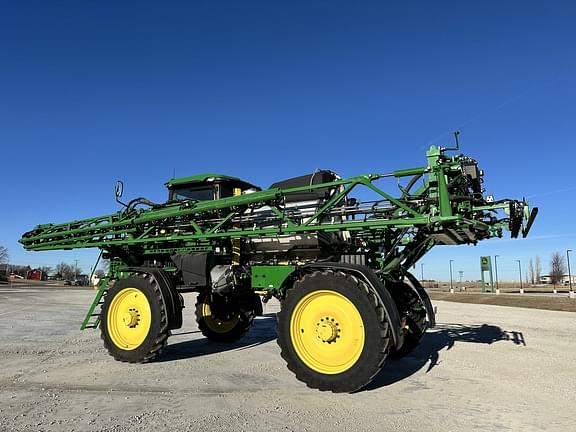 Image of John Deere 412R equipment image 3