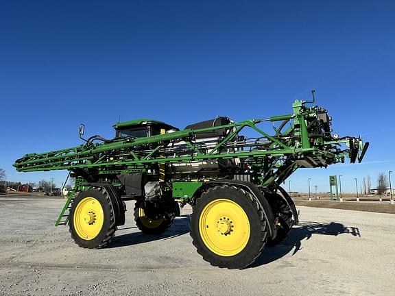 Image of John Deere 412R equipment image 4