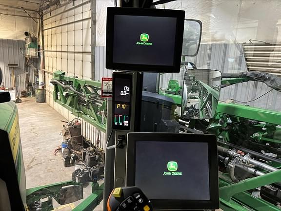 Image of John Deere 412R equipment image 3