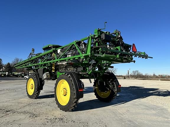 Image of John Deere 412R equipment image 4