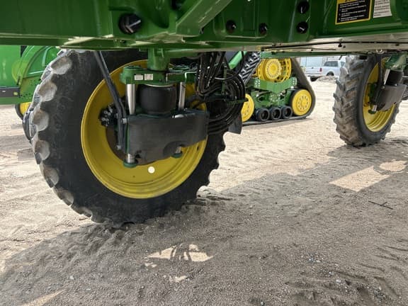 Image of John Deere 412R equipment image 3