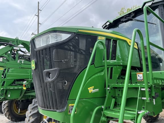 Image of John Deere 412R equipment image 4