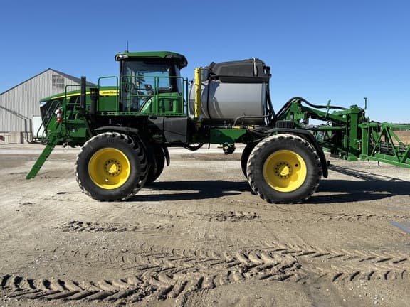 Image of John Deere 412R equipment image 4