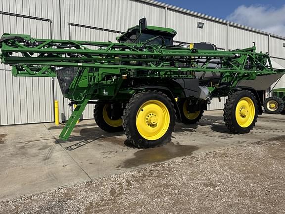 Image of John Deere 412R equipment image 2