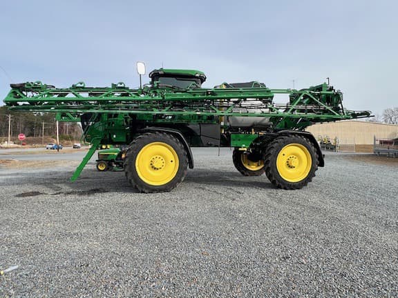 Image of John Deere 412R equipment image 4