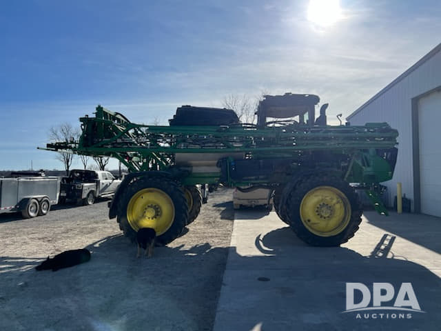 Image of John Deere 412R equipment image 4