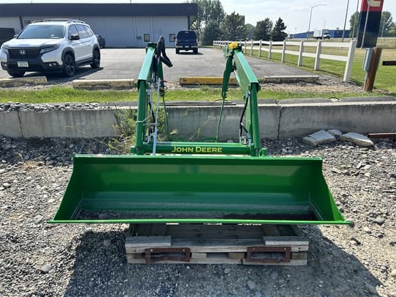 Image of John Deere 440R equipment image 2