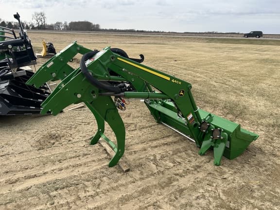 Image of John Deere 440R equipment image 2