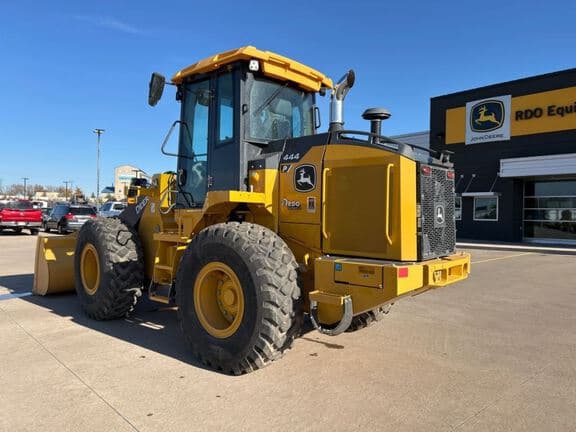 Image of John Deere 444P equipment image 2