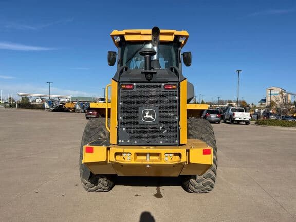 Image of John Deere 444P equipment image 3