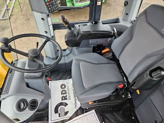 Image of John Deere 444P equipment image 4