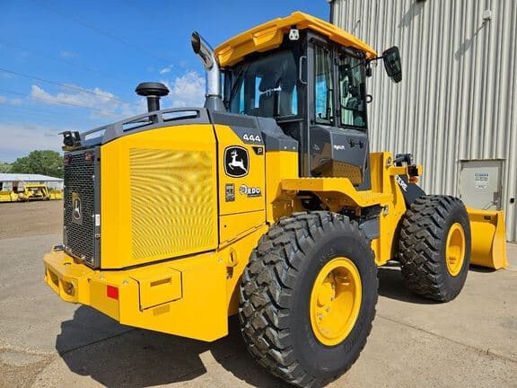 Image of John Deere 444P equipment image 2
